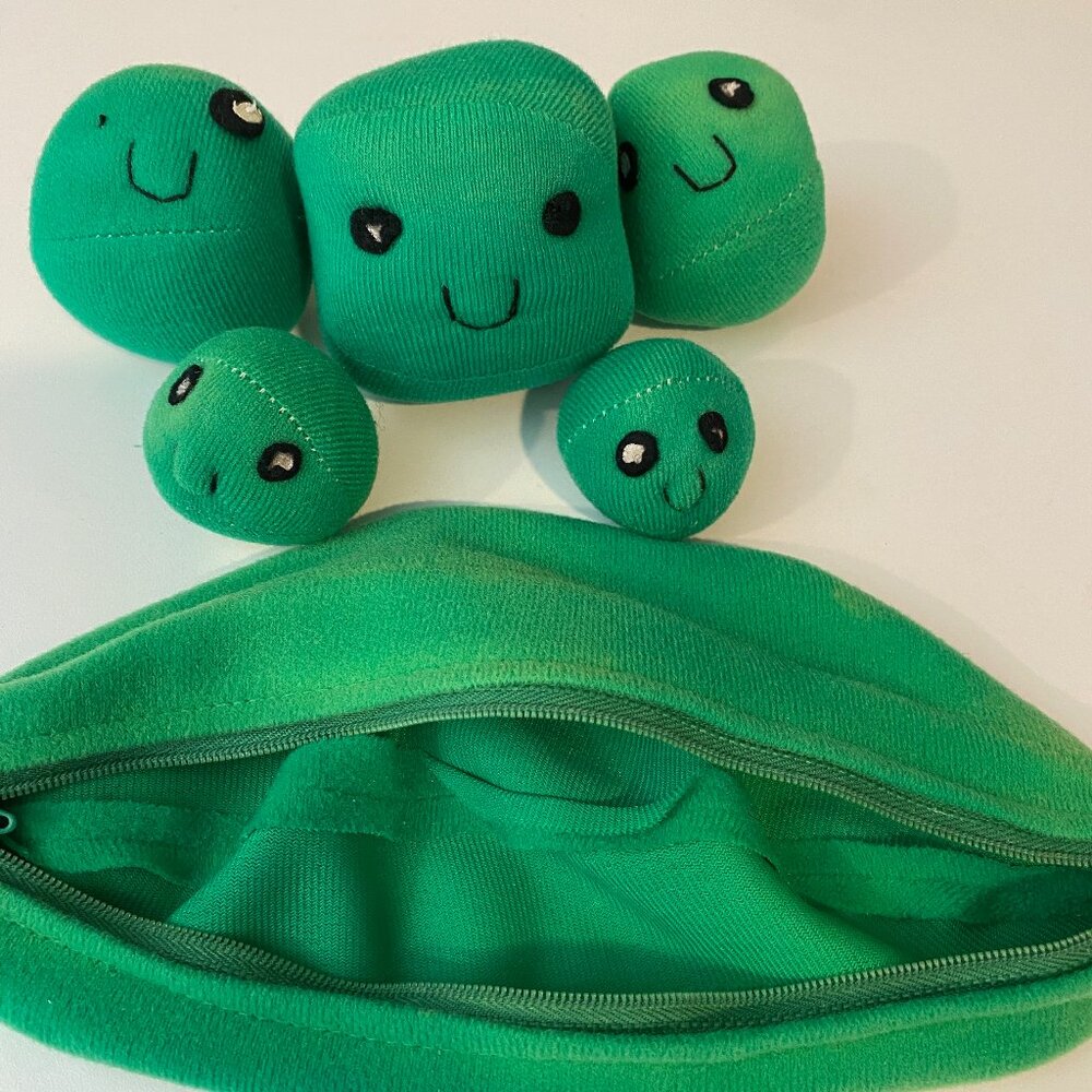 Vintage Peas in a Pod Plush Toy 5 Peas‎ One Missing Eye Kids Baby Gift
